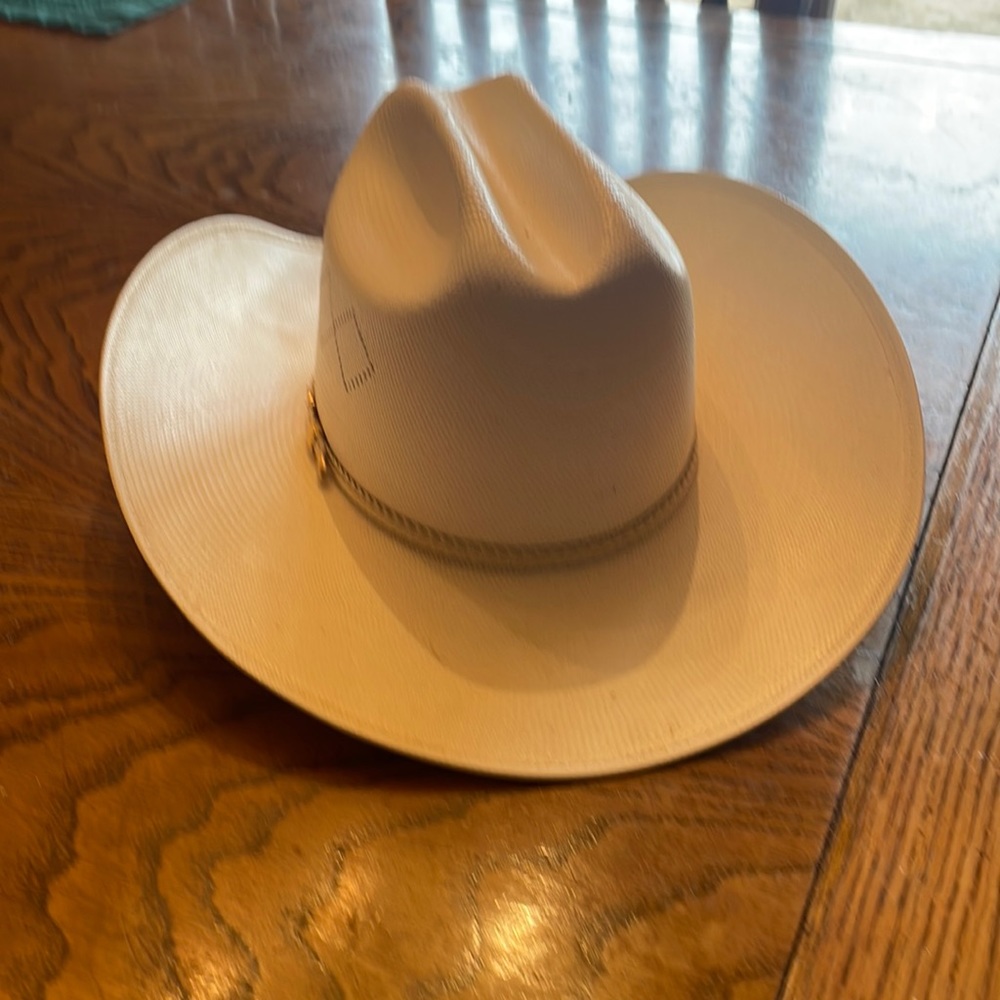 6X Baily U-roll it western straw hat. Good shape.